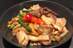 Thai Stir Fried Noodles (Pad See Yew)